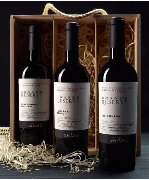 Grande Reserve Cabernet-Merlot, Grande Reserve Telti-Kuruk, Grande Reserve Chardonnay-Riesling in a box Grande Reserve Cabernet-Merlot, Grande Reserve Telti-Kuruk, Grande Reserve Chardonnay-Riesling in a box - SHABO